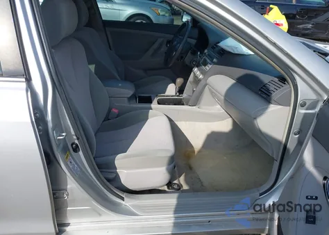 2010 Toyota Camry Le z USA, uszkodzony, nr VIN 4T1BF3EK5AU069324